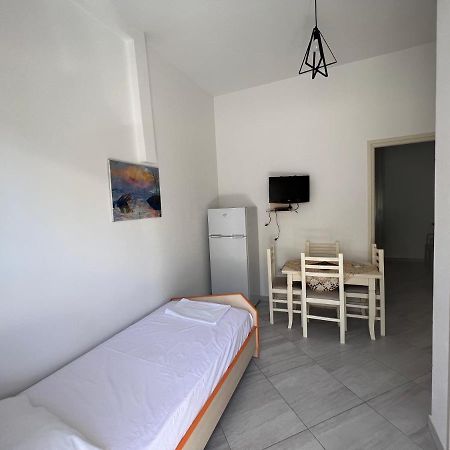 Guest House Vlorë Esterno foto