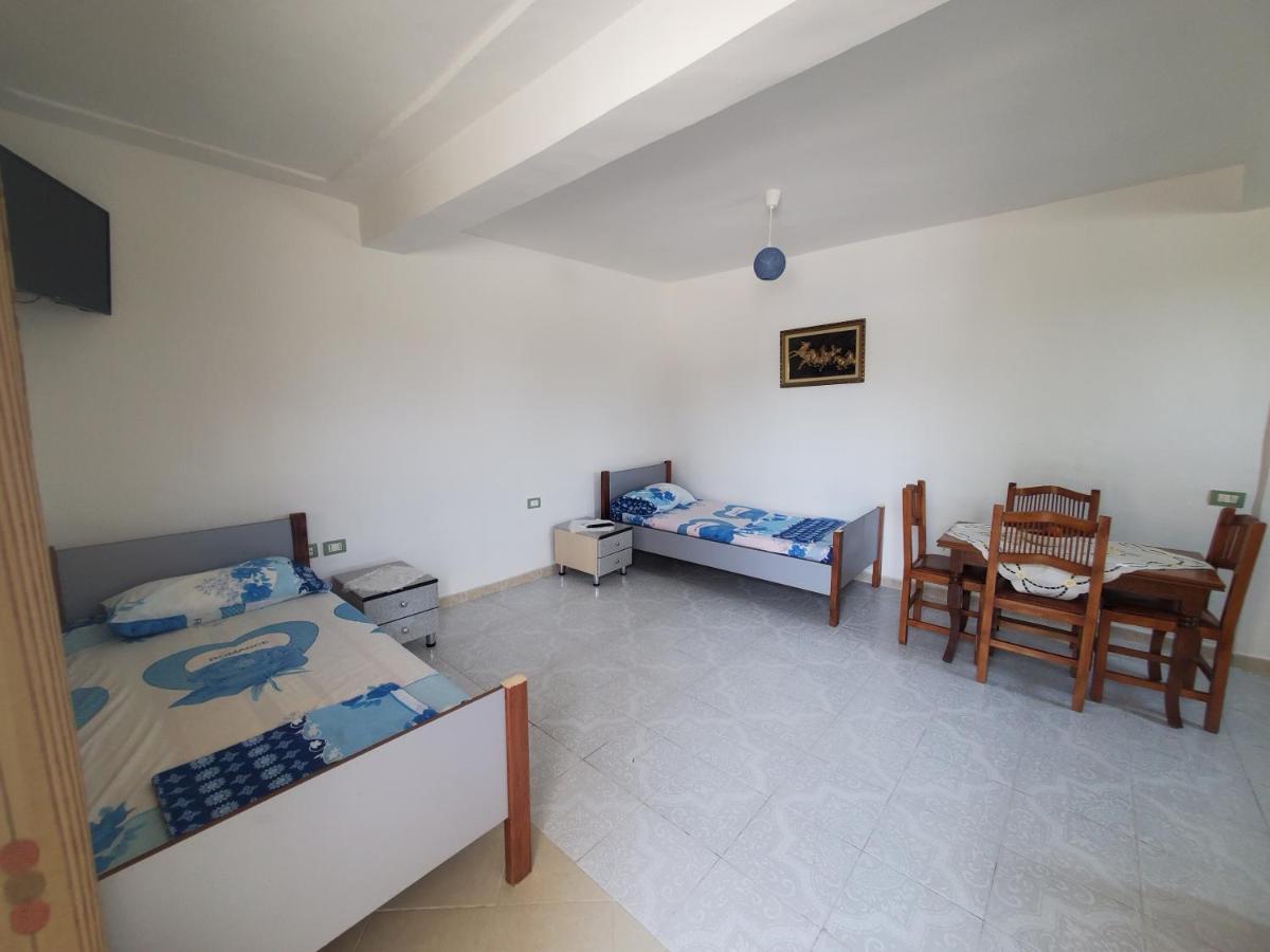 Guest House Vlorë Esterno foto