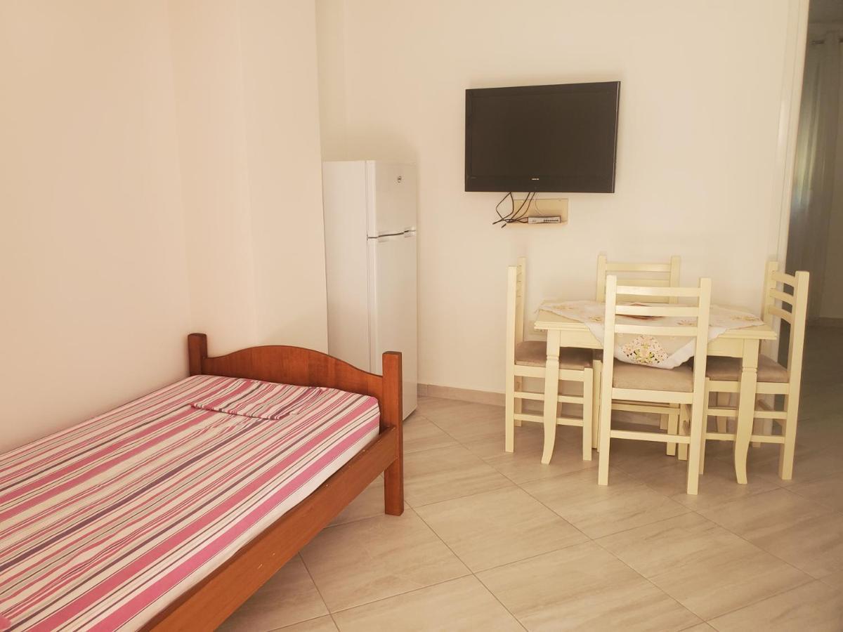 Guest House Vlorë Esterno foto