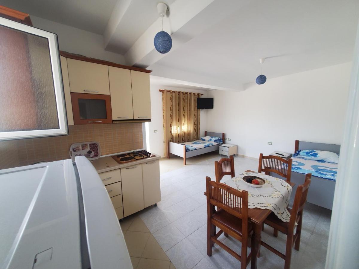 Guest House Vlorë Esterno foto