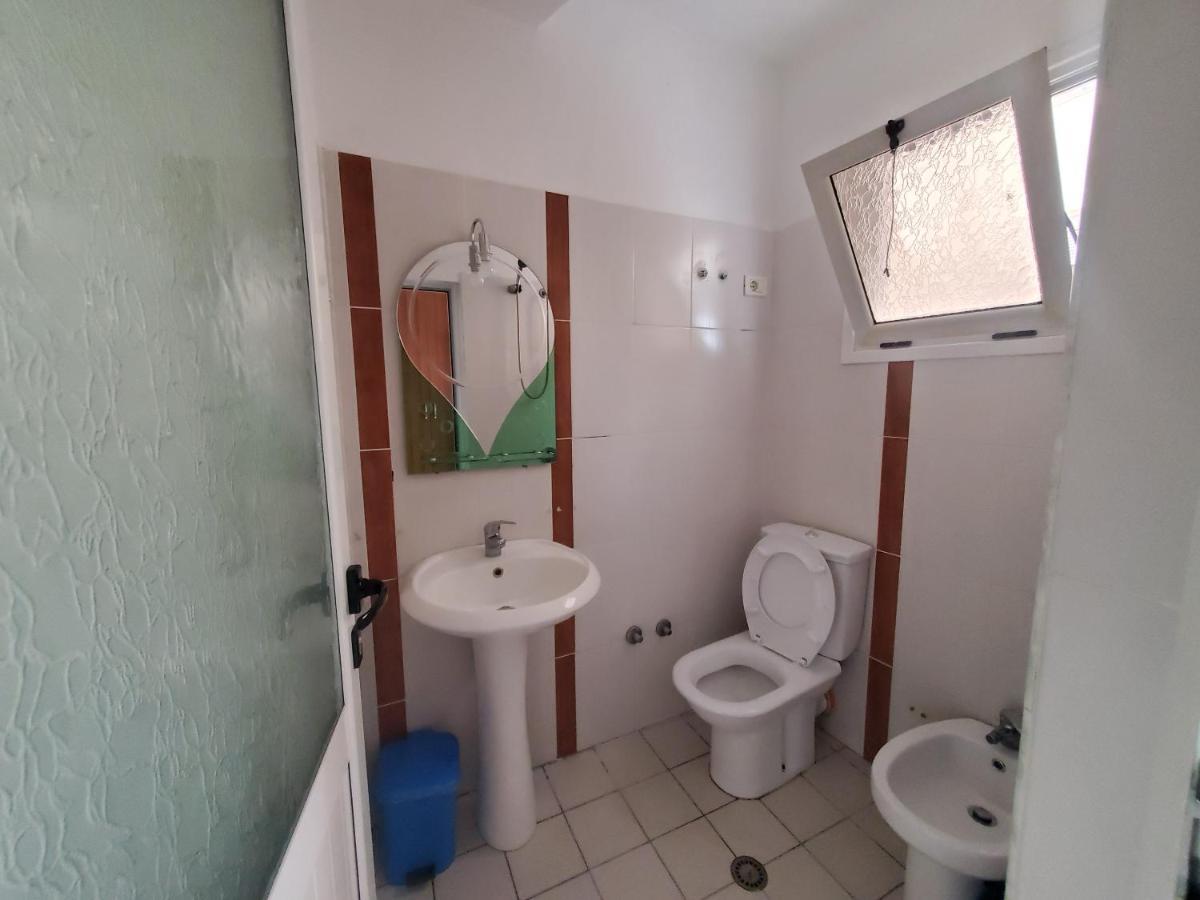 Guest House Vlorë Esterno foto