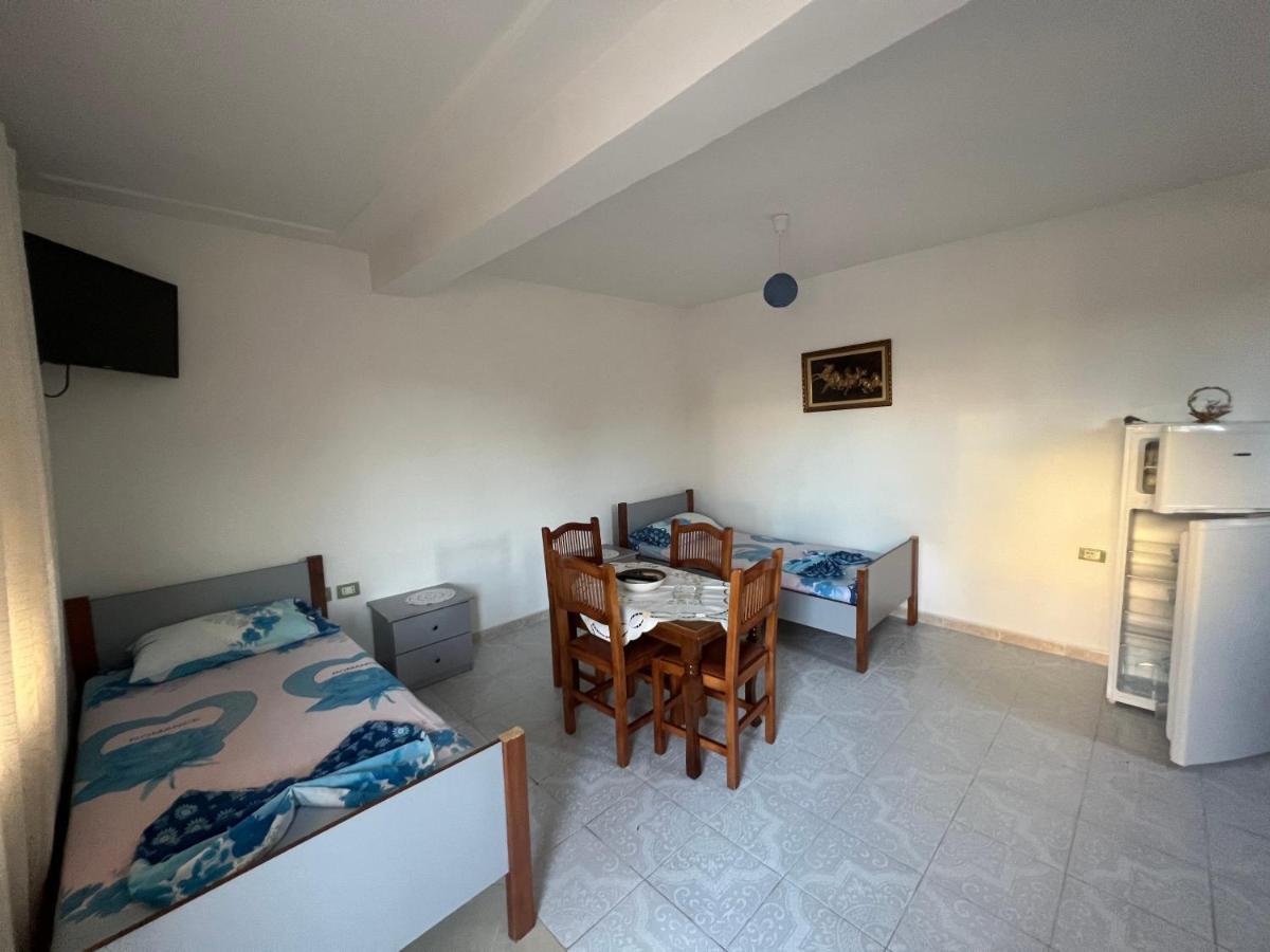 Guest House Vlorë Esterno foto