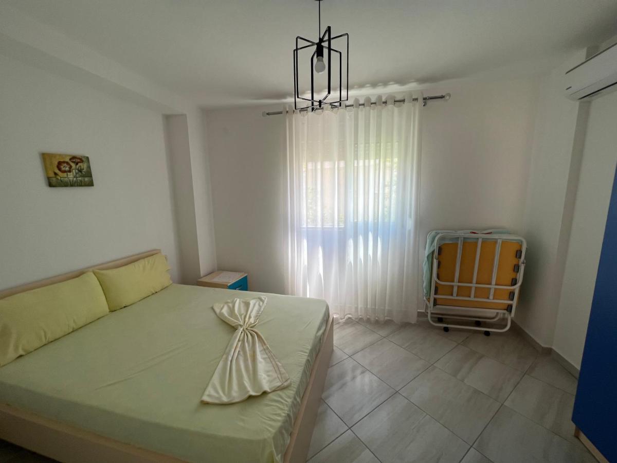 Guest House Vlorë Esterno foto