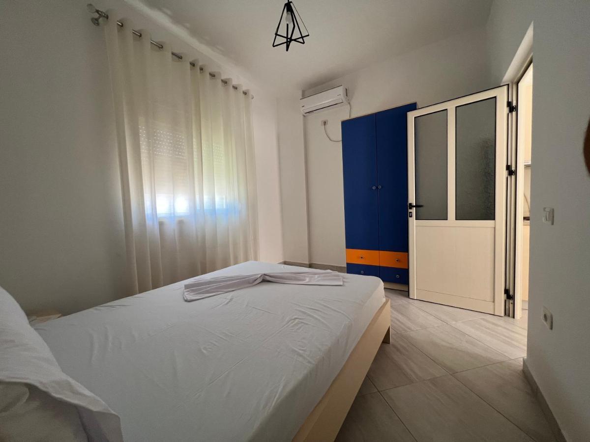Guest House Vlorë Esterno foto