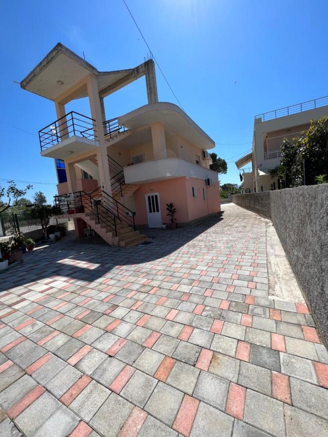 Guest House Vlorë Esterno foto